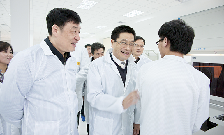 刘奇访问m6米乐
集团 官网使用.jpg