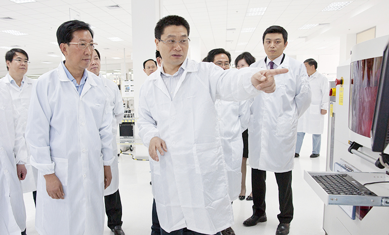 王辉忠考察m6米乐
 官网使用.jpg