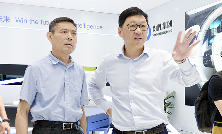 16716904671330411672.jpg 中国城市规划设计研究院院长王凯参观m6米乐
集团 官网使用.jpg