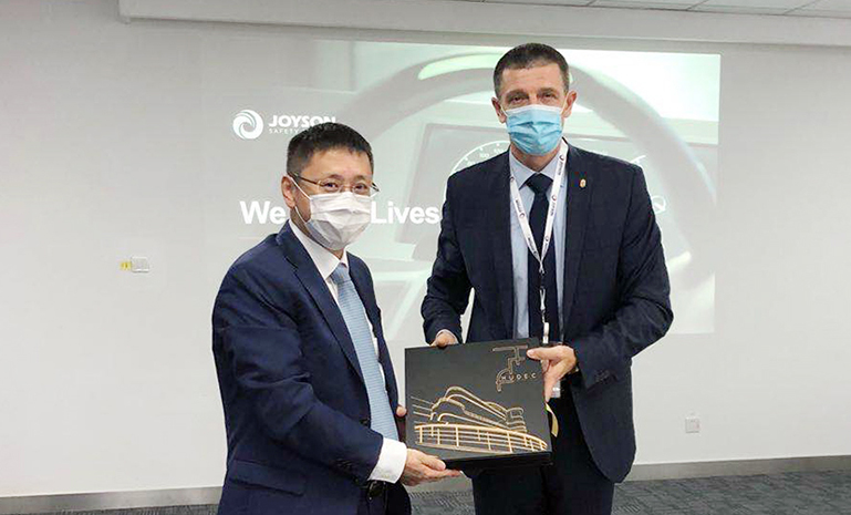 16717604276572679AEB.jpg 匈牙利驻上海总领事 1官网使用.jpg