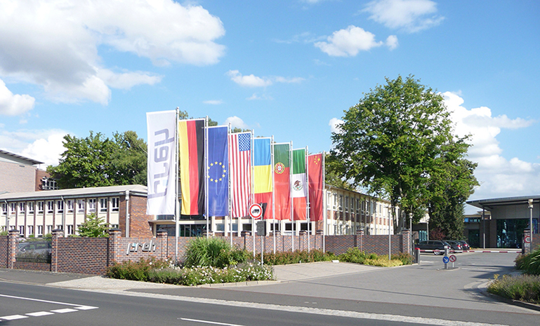 16771151415246004BC4.jpg Preh Germany_view from main entrance_官网使用.jpg